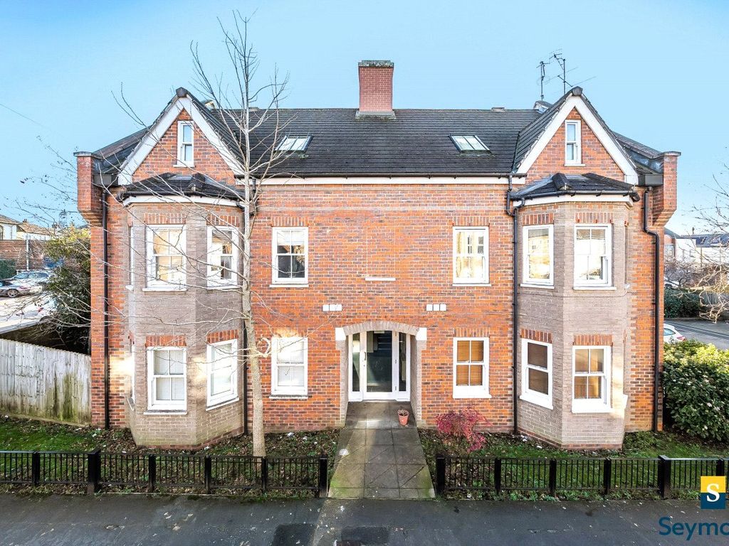 2 bed flat for sale in Guildford, Surrey GU1, £174,750 Zoopla