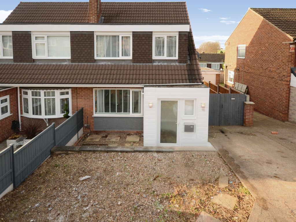 3 bed semidetached house for sale in Hunter Road, Arnold, Nottingham