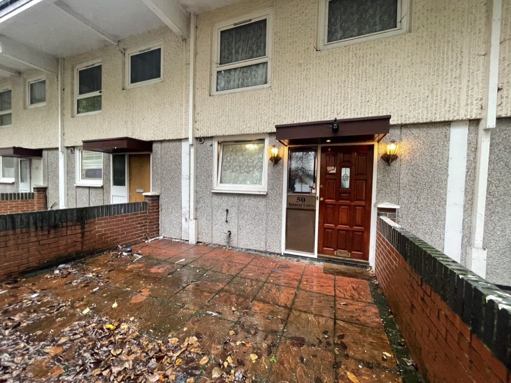 2 bed property for sale in Redwood Estate, Hounslow, Greater London TW5