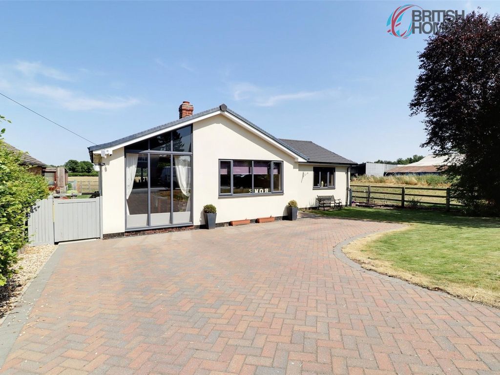 3 bed bungalow for sale in West End Road, Epworth, Doncaster