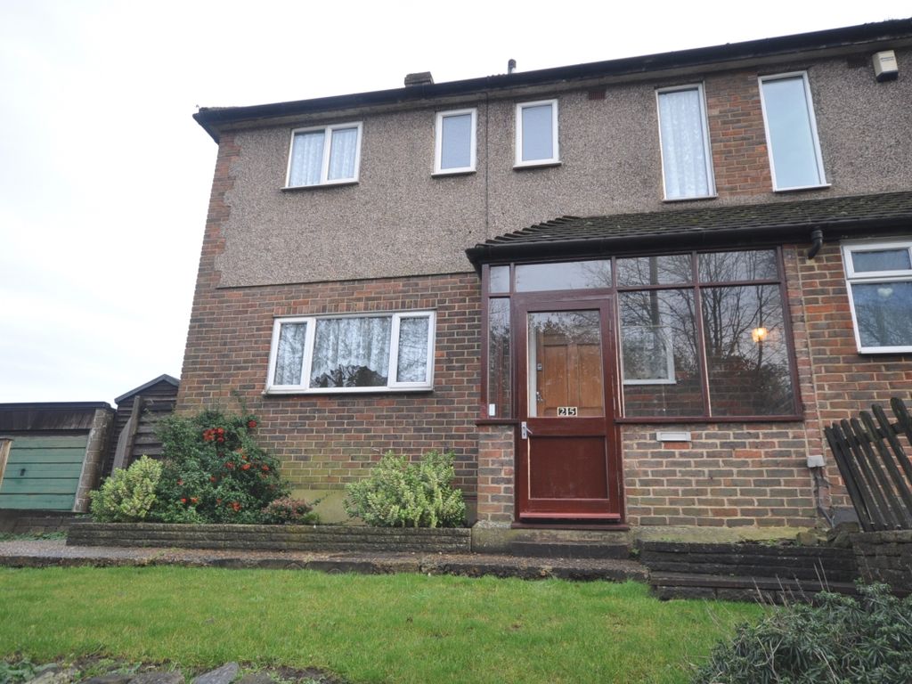 3 bed semidetached house to rent in Brighton Road, Hooley, Coulsdon