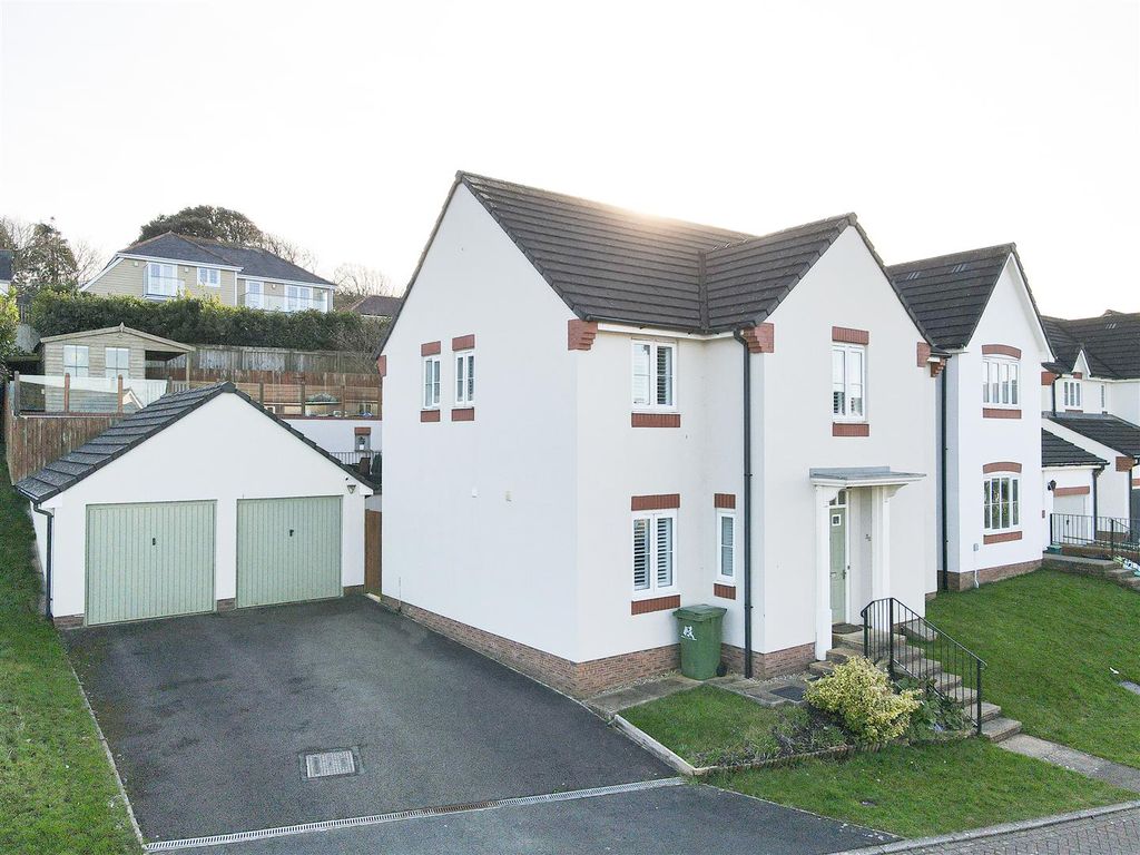 4 bed detached house for sale in Thornton Close, Bideford EX39, £