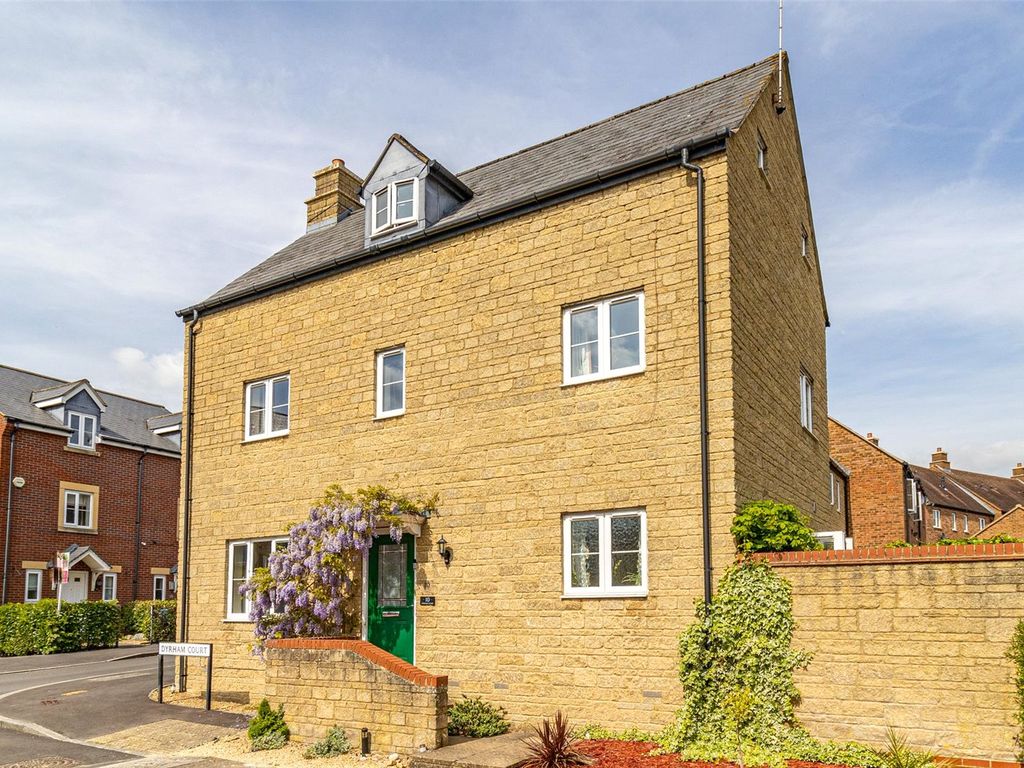 5 bed end terrace house for sale in Dyrham Court, Redhouse, Swindon