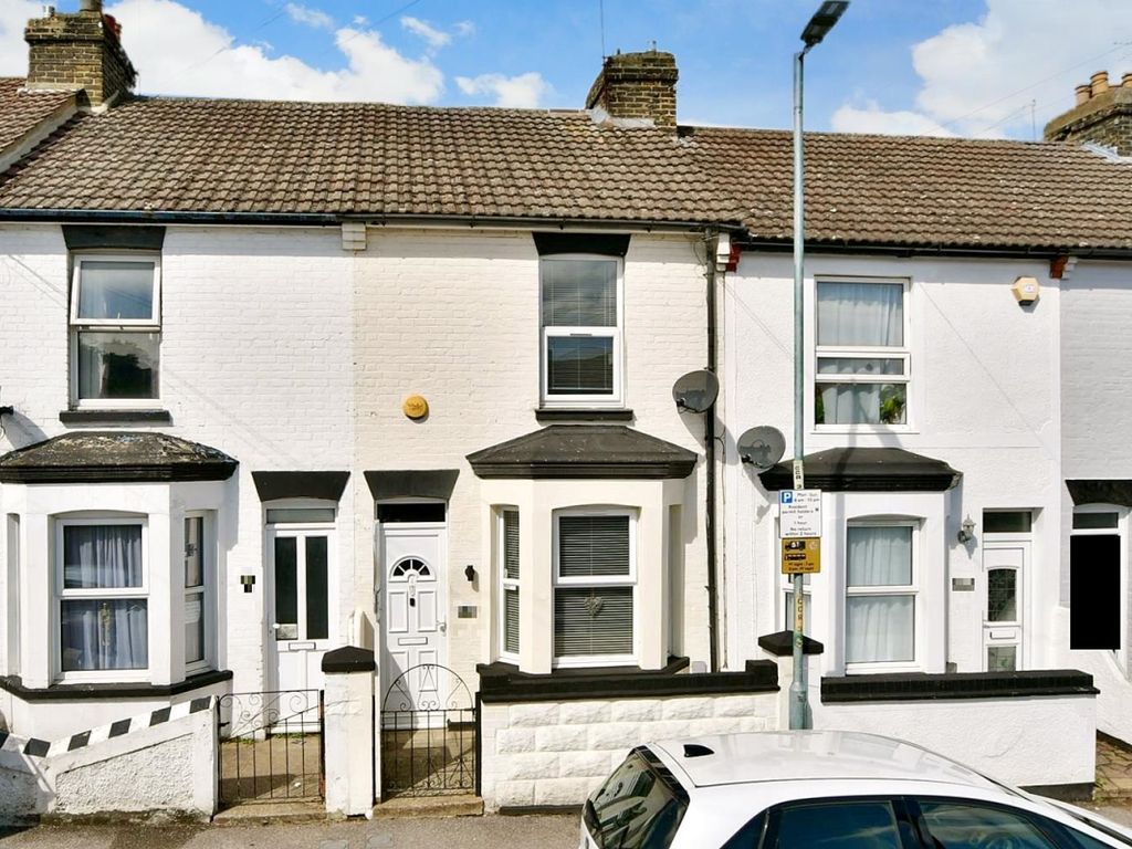 3 bed terraced house to rent in Cowper Road, Gillingham ME7, £1,375 pcm