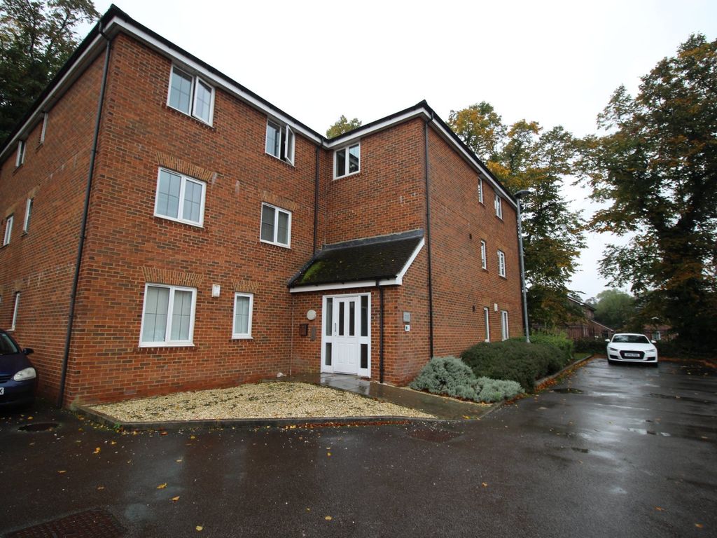 2 bed flat for sale in Deans Court, Pontefract, West Yorkshire WF8 Zoopla