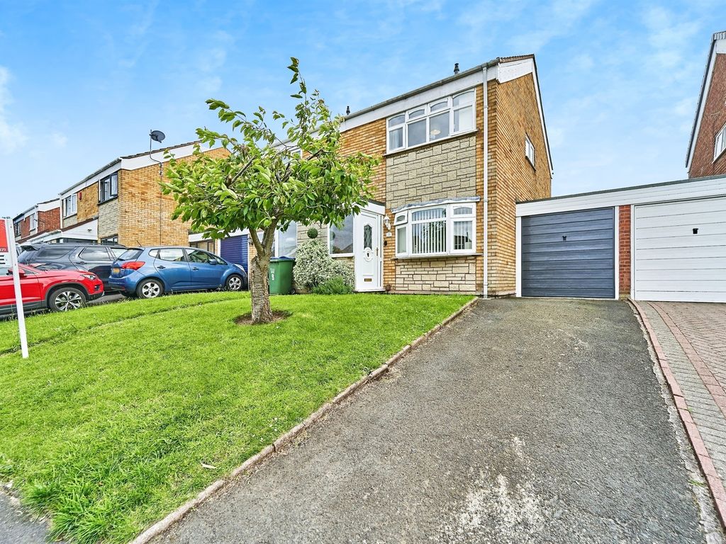 3 bed semidetached house for sale in Pevensey Close, Tividale, Oldbury