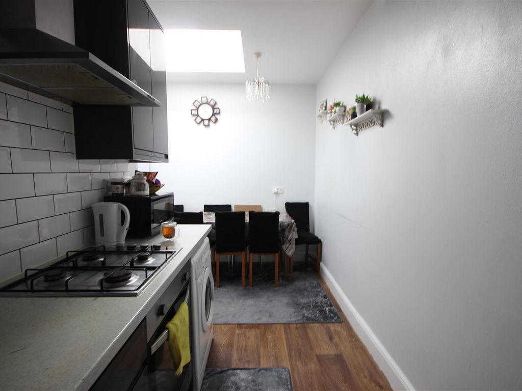 3 bed property for sale in Burnt Oak Broadway, Burnt Oak, Edgware HA8
