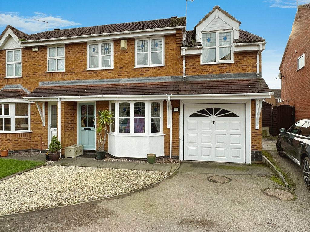 3 bed semidetached house for sale in Galahad Close, Leicester Forest