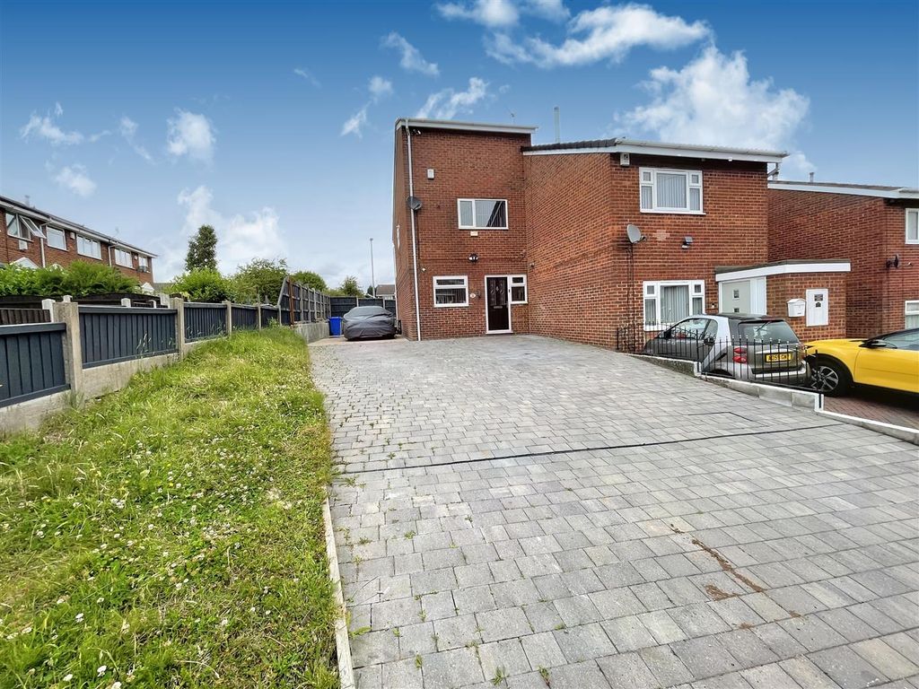 2 bed town house for sale in Swithin Drive, Fenpark, StokeOnTrent ST4