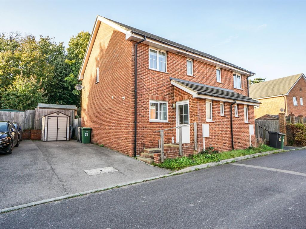 3 bed semidetached house for sale in Norcross Close, Hastings TN34, £