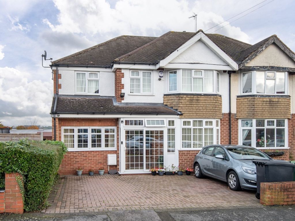 5 bed semidetached house for sale in Meadowhill Road, Redditch