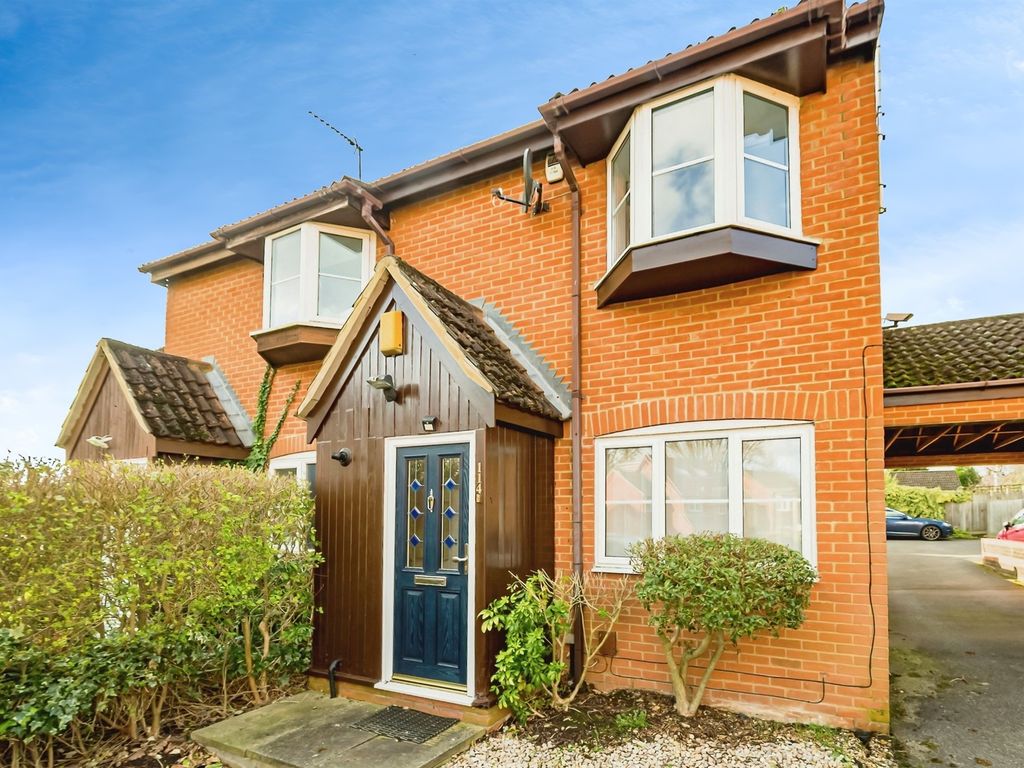 2 bed semidetached house for sale in Littlebrook Avenue, Burnham