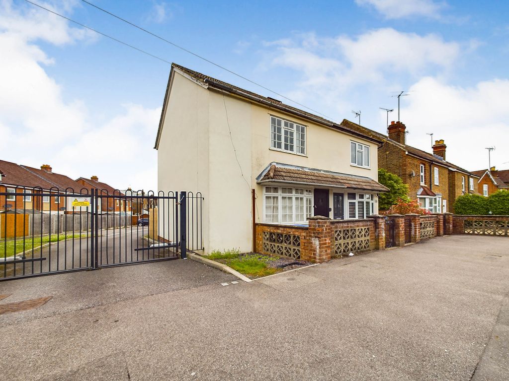 2 bed semidetached house for sale in Crawley Road, Horsham RH12, £