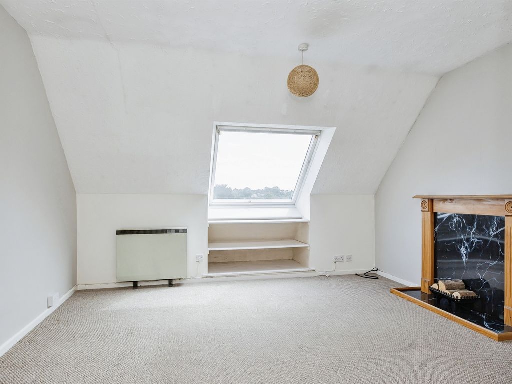 1 bed flat for sale in Clifton Court, Hinckley LE10, £85,000 Zoopla