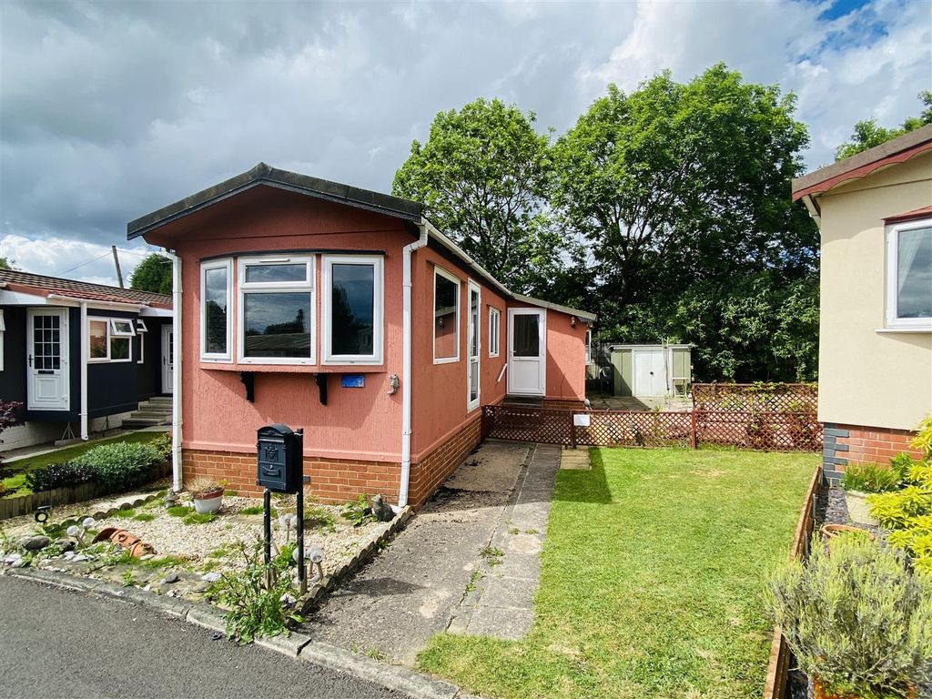 2 bed mobile/park home for sale in St. Christophers Park, Ellistown