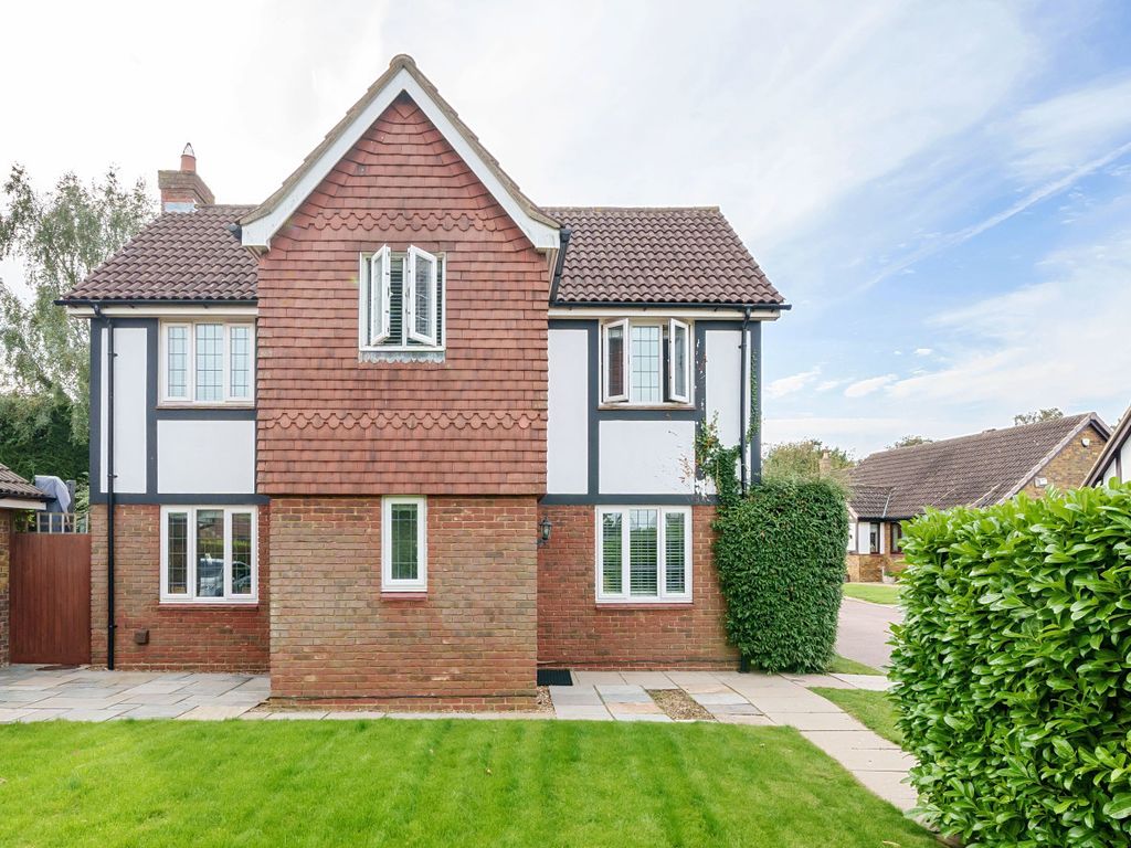 4 bed detached house for sale in Magdalen Grove, Orpington, Kent BR6, £