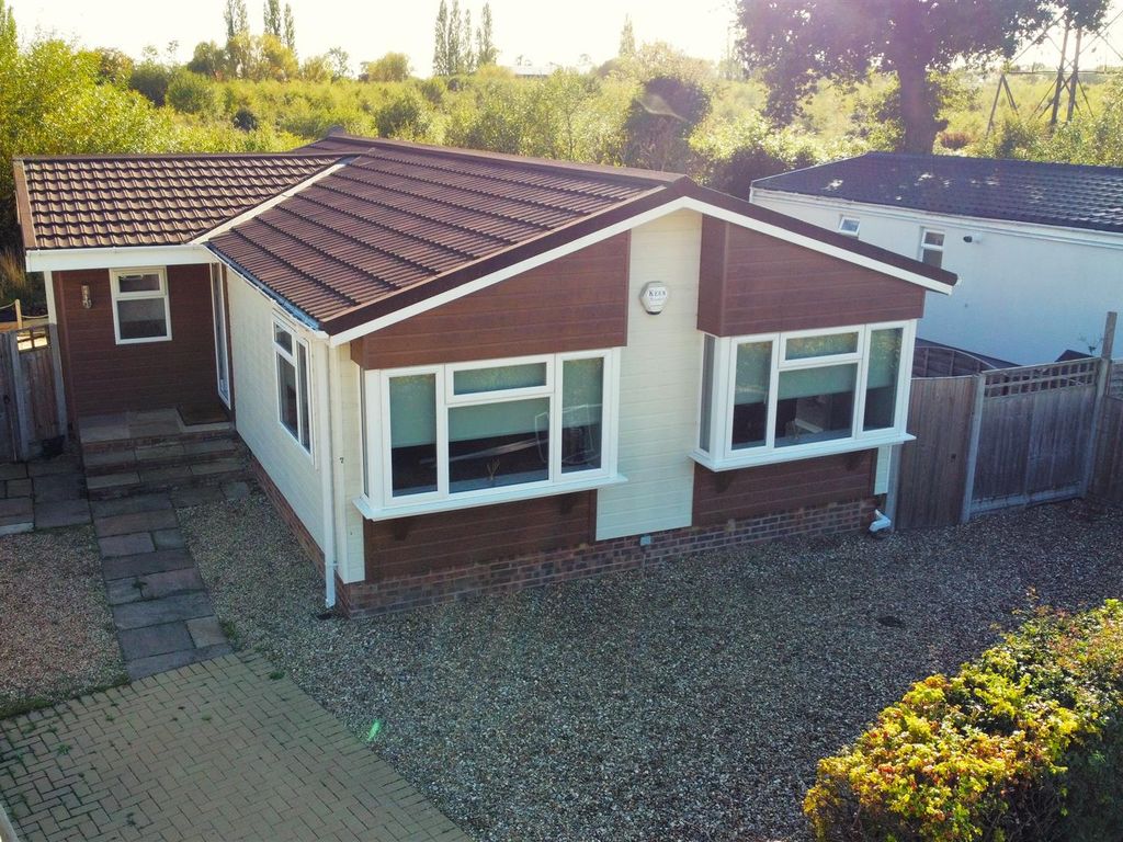 2 bed mobile/park home for sale in Morello Drive, Orchards Residential