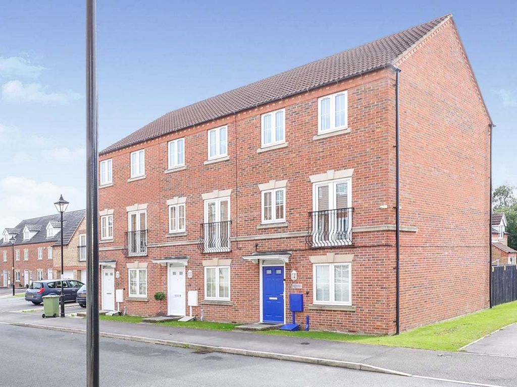 4 bed end terrace house for sale in Denbigh Avenue, Worksop