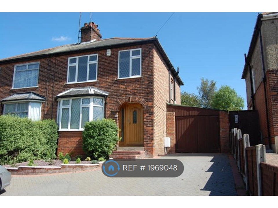 6 bed semidetached house to rent in St. Andrews Avenue, Colchester CO4