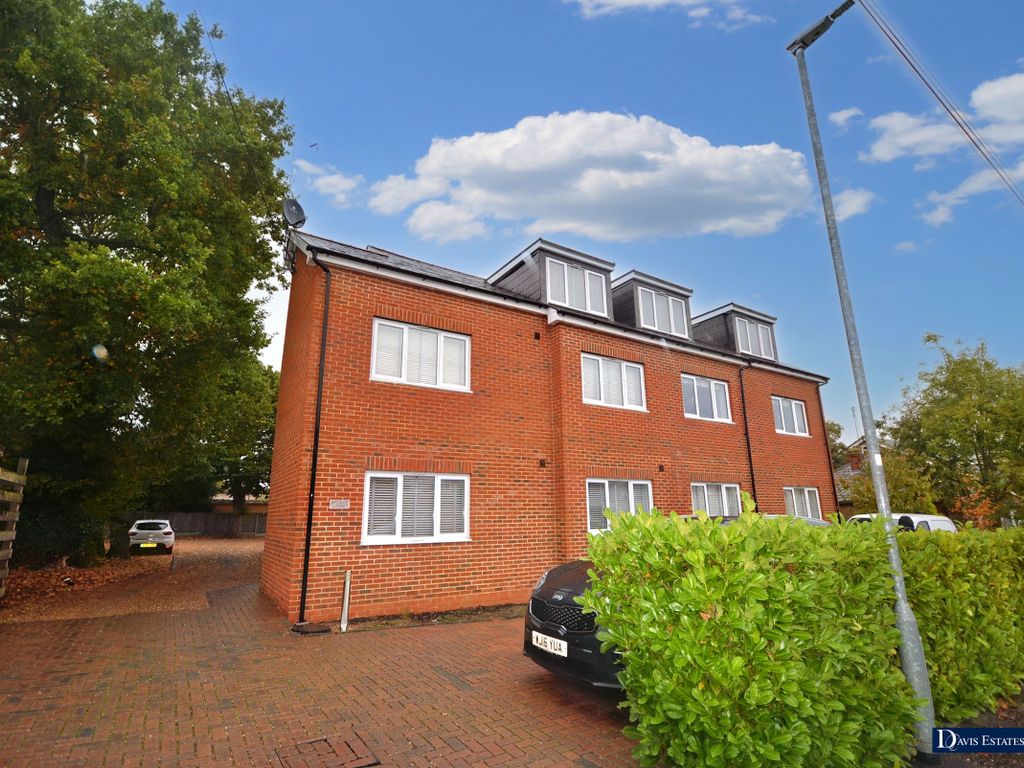 1 bed flat for sale in Bradley Court, Roberts Road, Laindon, Basildon