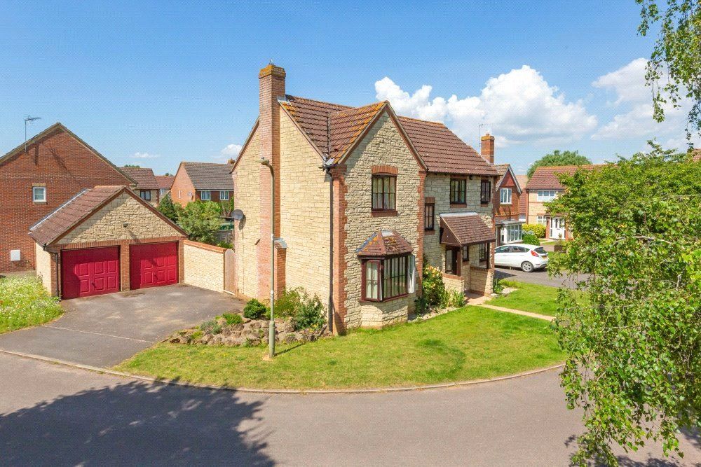 4 bed detached house for sale in The Paddock, Southmoor, Oxfordshire