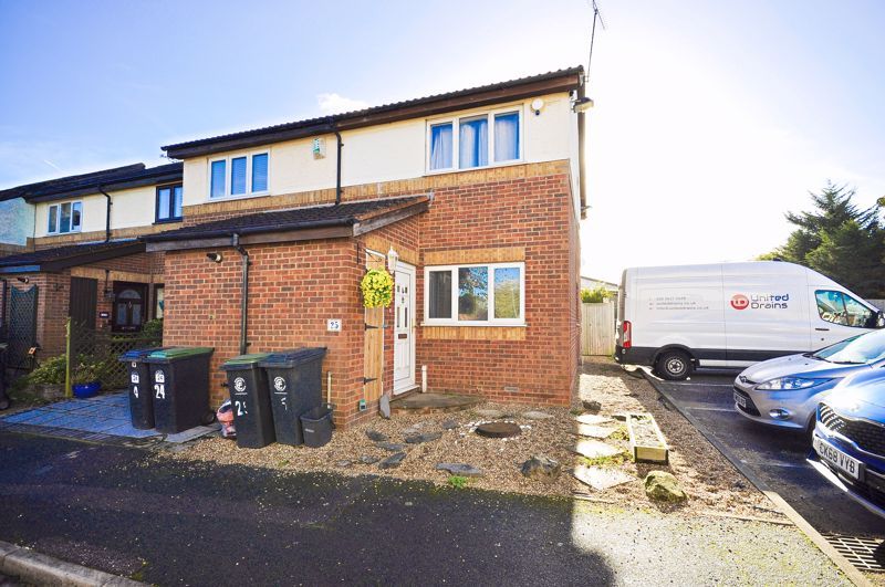 2 bed end terrace house for sale in Old Oaks, Waltham Abbey EN9, £