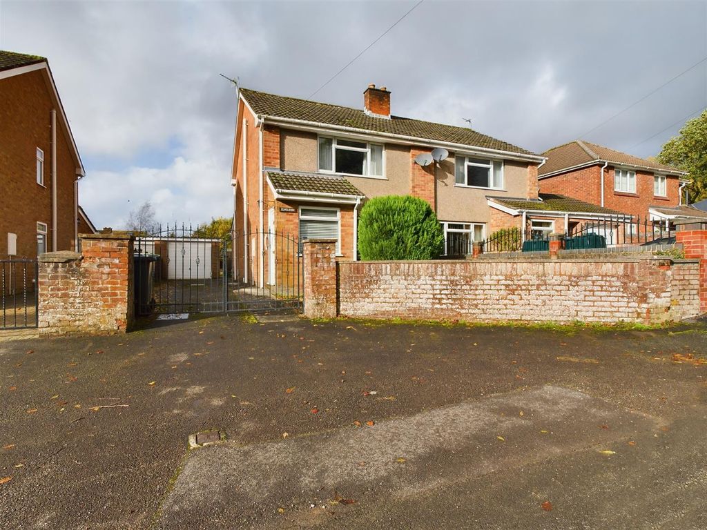 3 bed semidetached house for sale in Oldcroft, Lydney GL15, £300,000