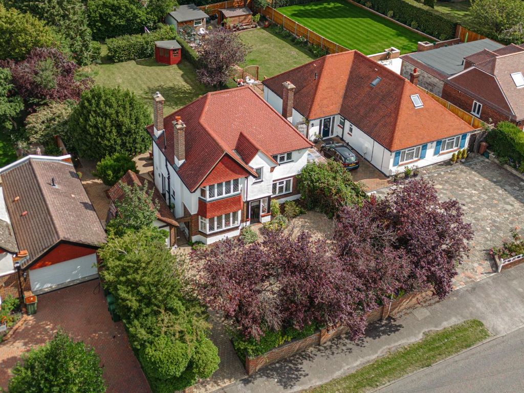 4 bed detached house for sale in Banstead Road, Banstead SM7, £