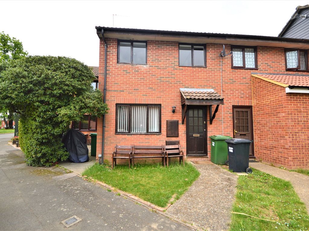 2 bed terraced house for sale in Kimberley Close, Langley, Berkshire