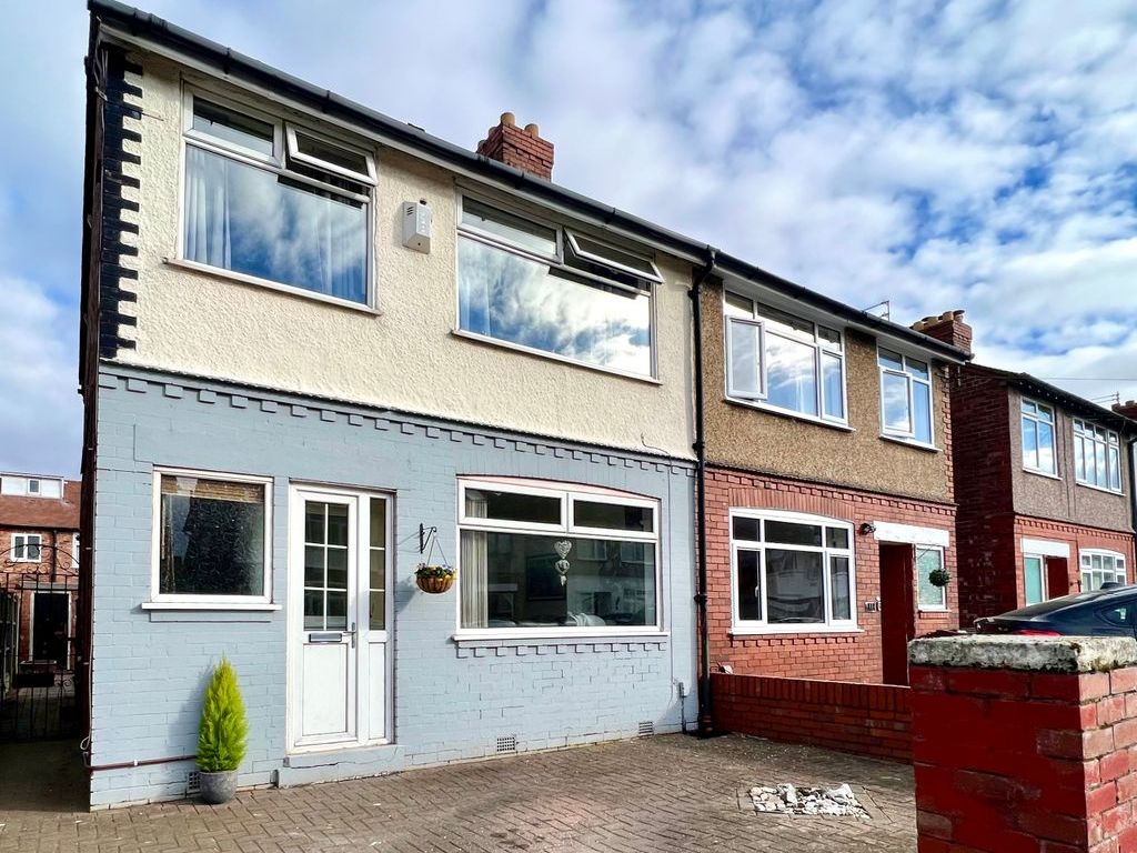 3 bed semidetached house for sale in Brookfield Avenue, Waterloo