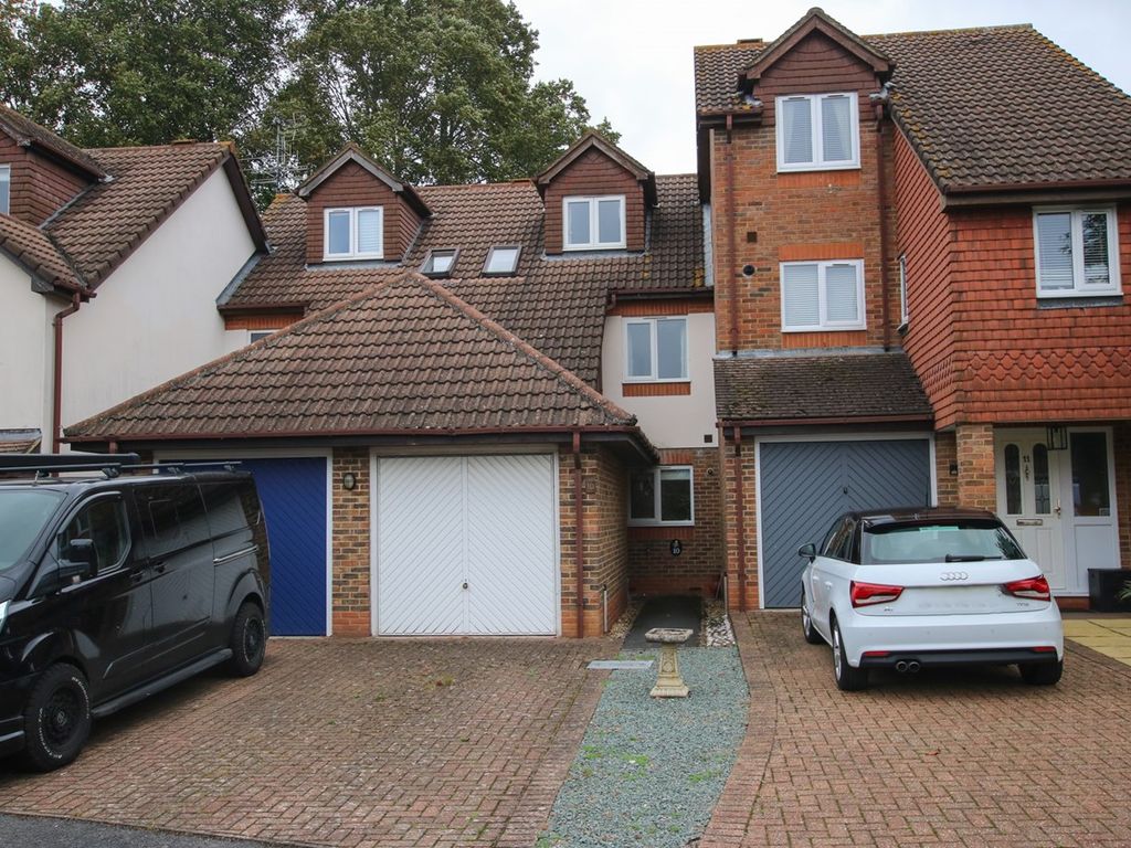 3 bed town house for sale in Bell House Gardens, Wokingham RG41, £