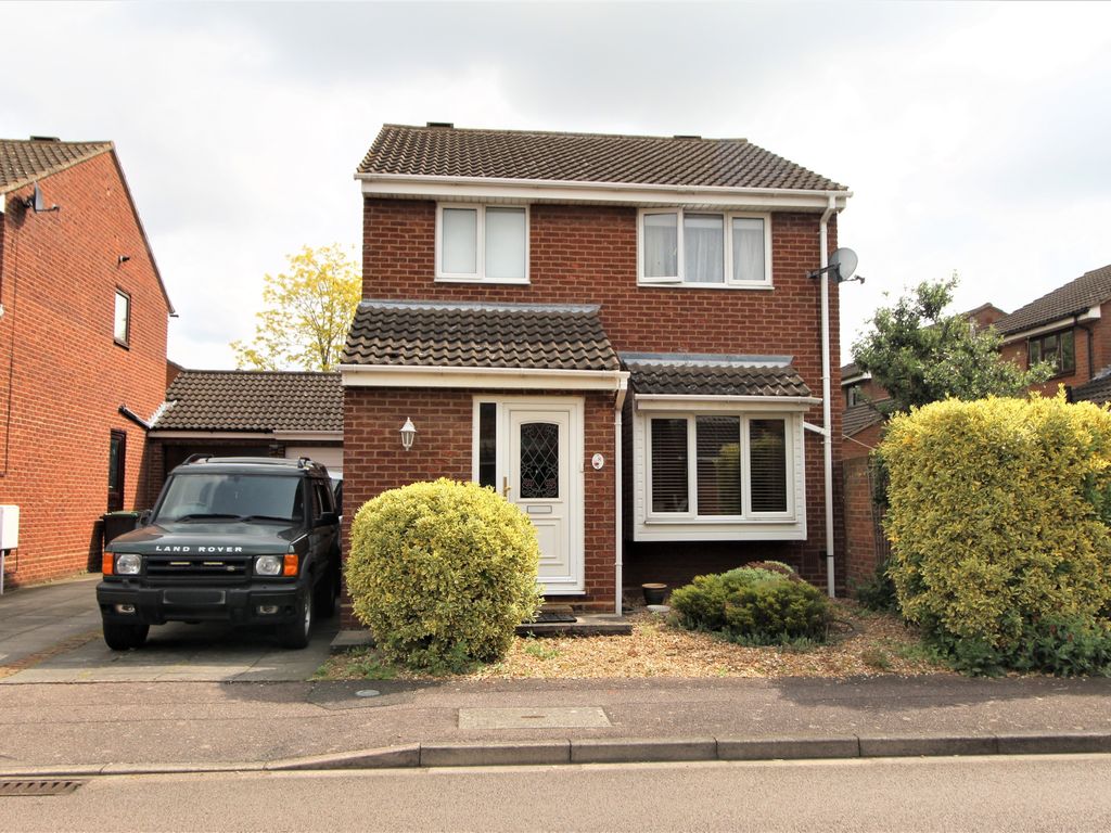 3 bed detached house for sale in Mountbatten Drive, Biggleswade SG18