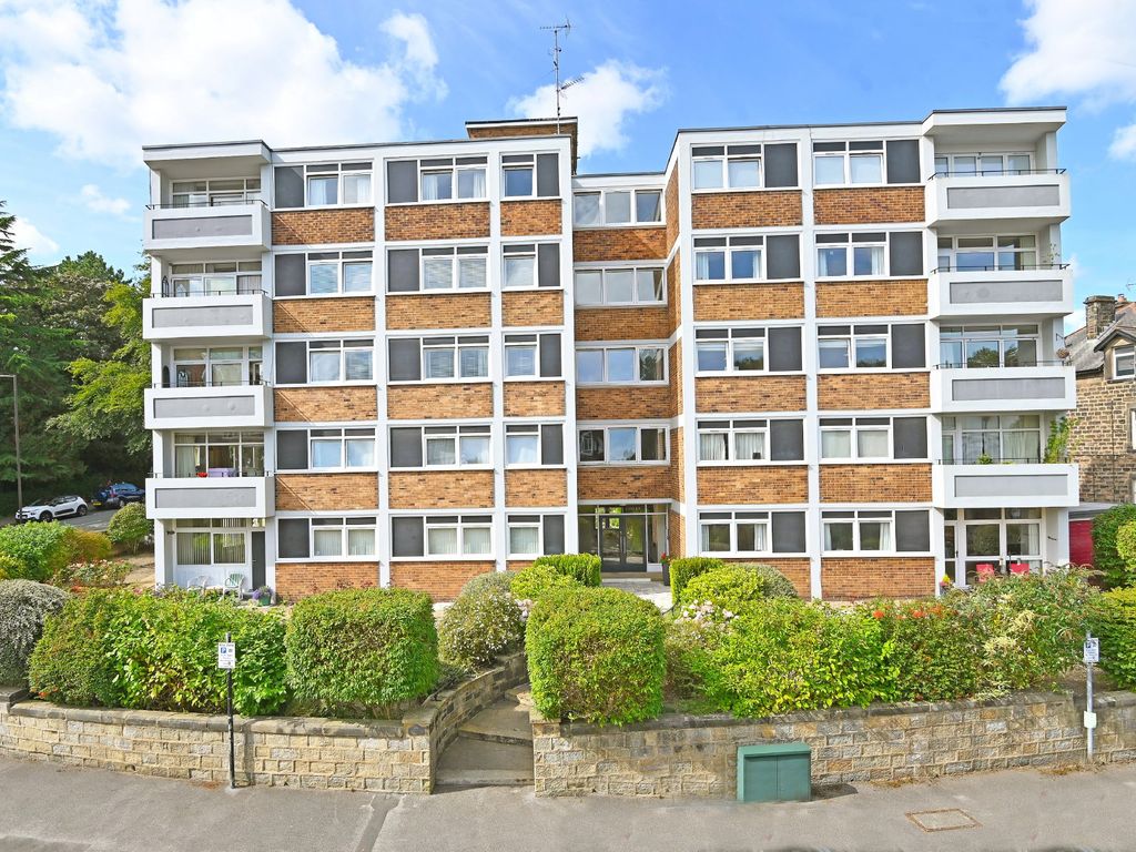 2 bed flat for sale in Majestic Court, Spring Grove, Harrogate HG1, £