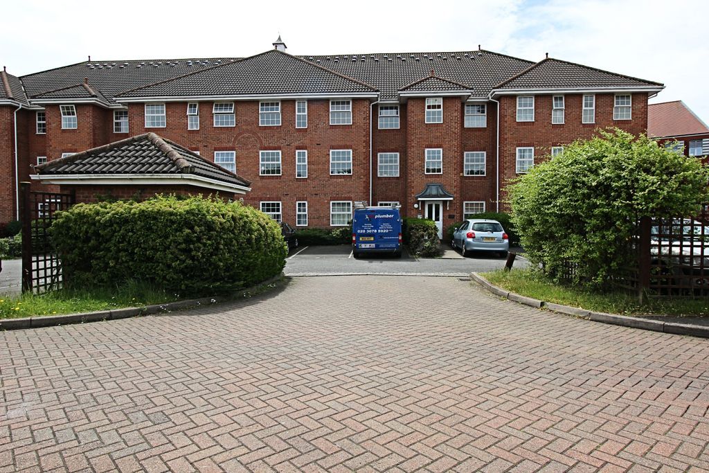 2 bed flat to rent in Tavern Close, Carshalton SM5, £1,475 pcm Zoopla