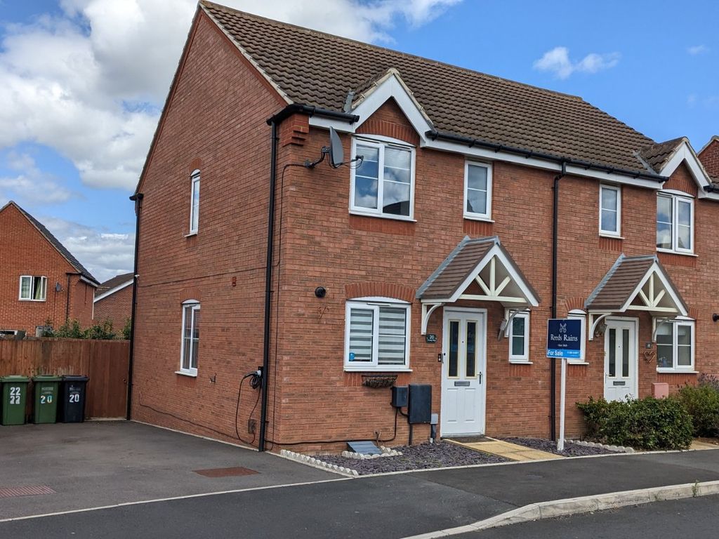 3 bed semidetached house for sale in Crump Way, Evesham