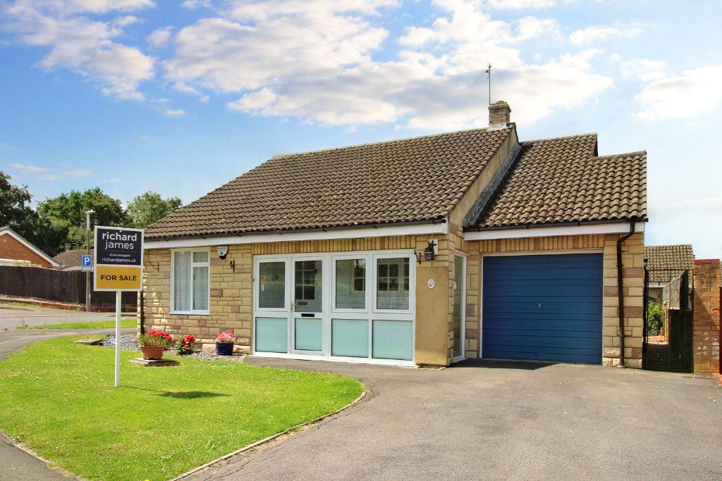 2 bed bungalow for sale in Kendal, Toothill, Swindon, Wiltshire SN5, £