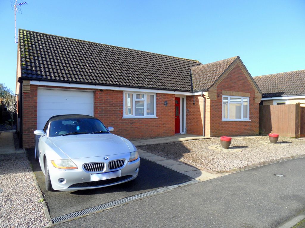 2 bed detached bungalow for sale in Grebe Close, Sutton Bridge