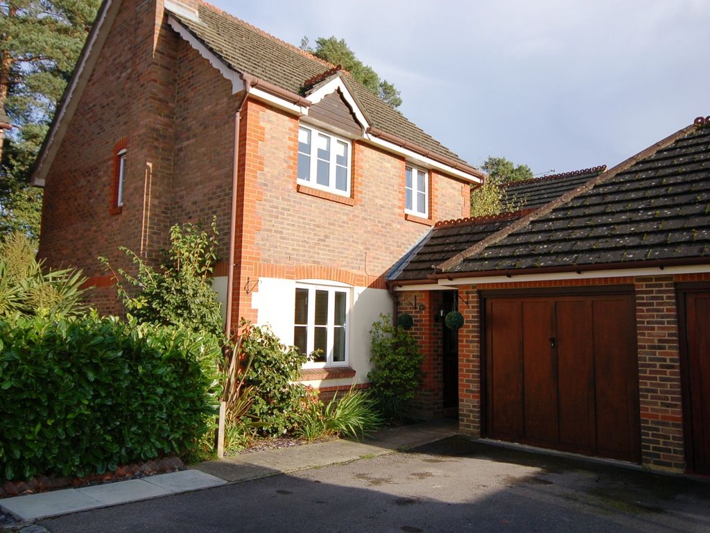 3 bed detached house for sale in Francis Way, Camberley GU15 Zoopla