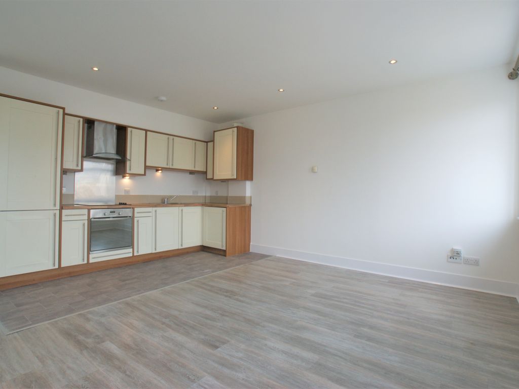 1 bed flat to rent in Molesey Road, Hersham, Surrey KT12 Zoopla