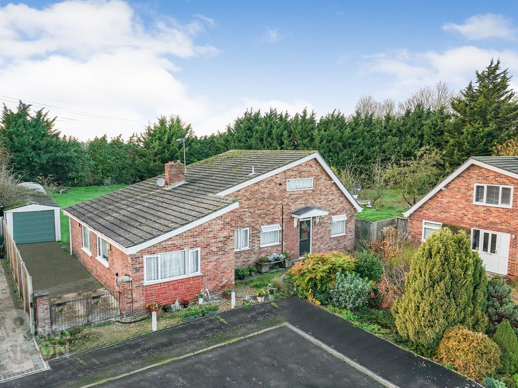 4 bed detached bungalow for sale in Elm Close, Loddon, Norwich NR14
