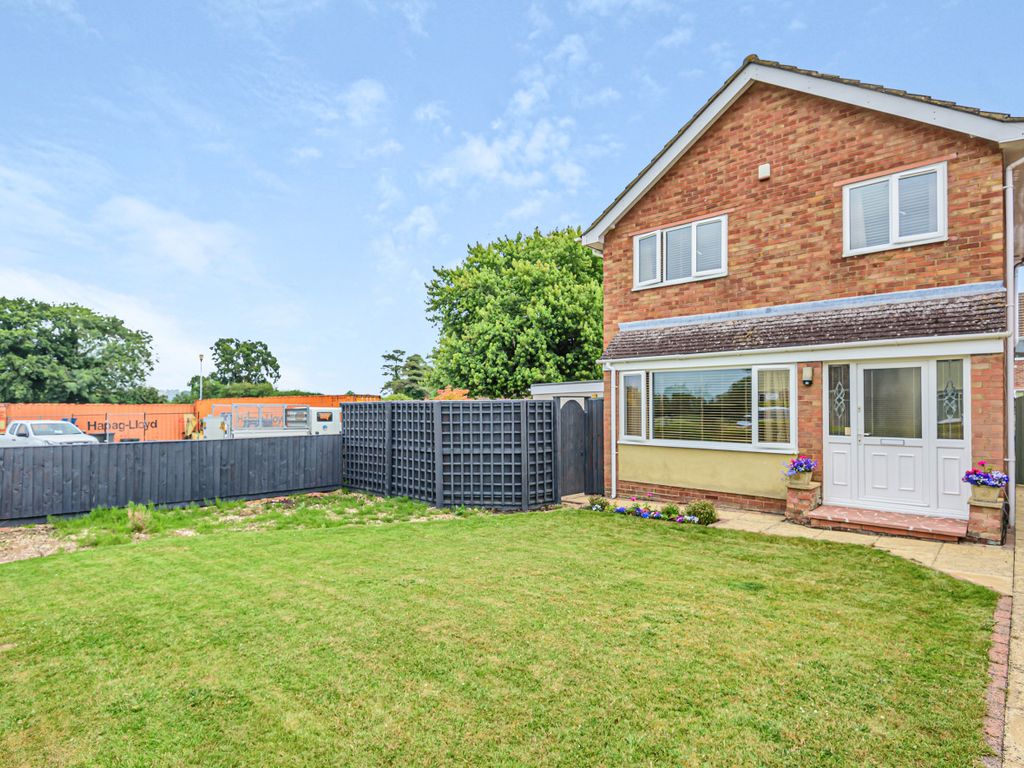 3 bed detached house for sale in Maunsell Way, Wroughton, Wiltshire SN4