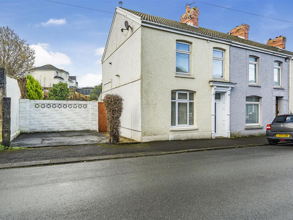 3 bed end terrace house for sale in Glanyrafon Road, Pontarddulais