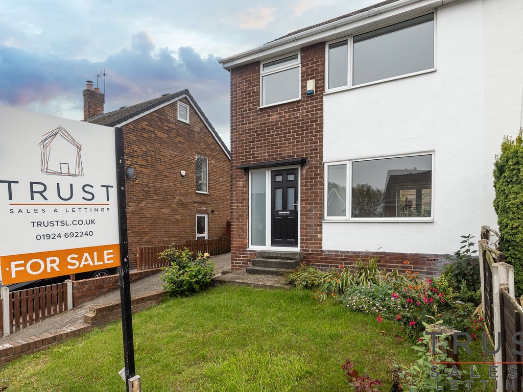 3 bed semidetached house for sale in Northfield Drive, Pontefract WF8