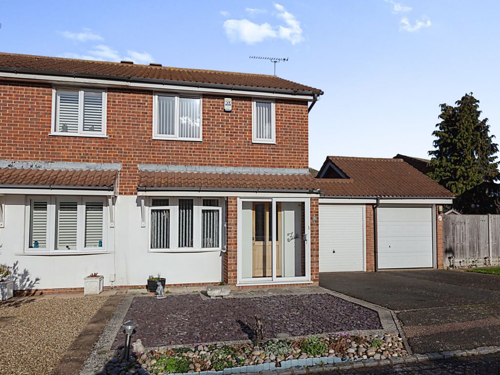 2 bed semidetached house for sale in Robyns Croft, Northfleet