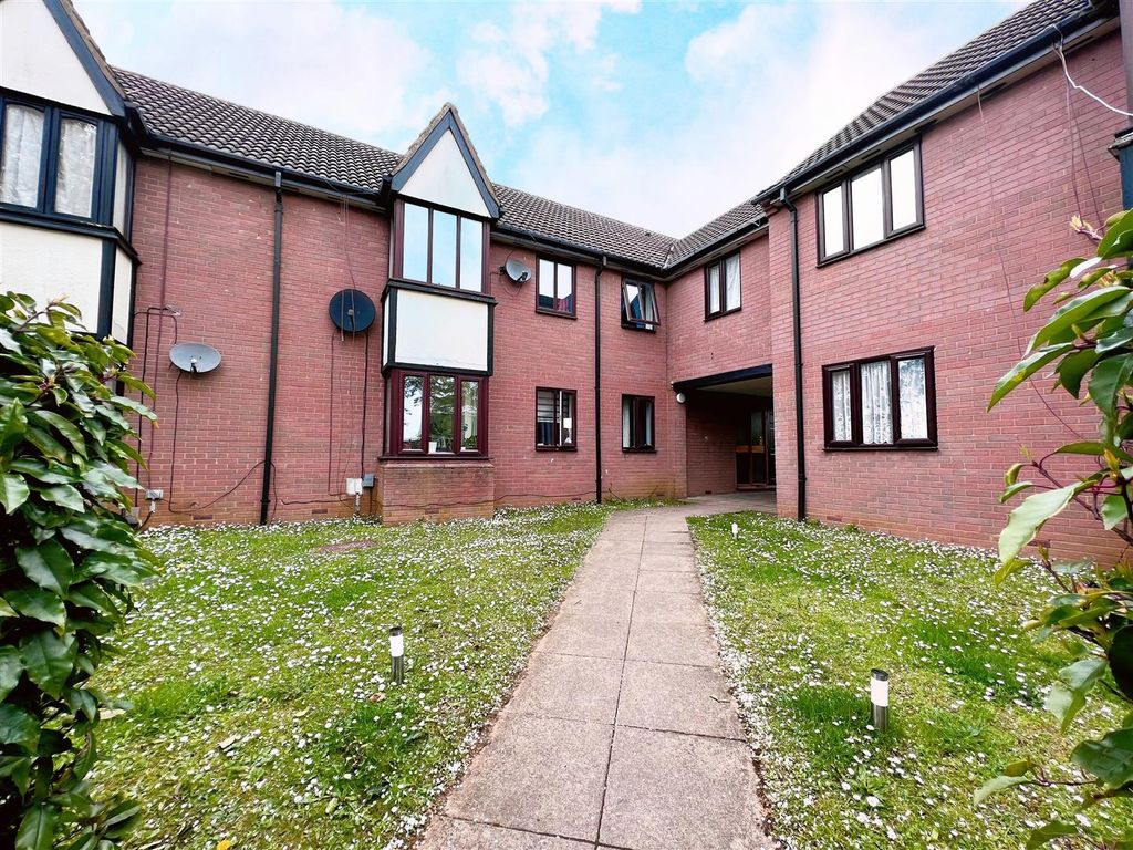 2 bed flat for sale in Petunia Court, Luton LU3 Zoopla