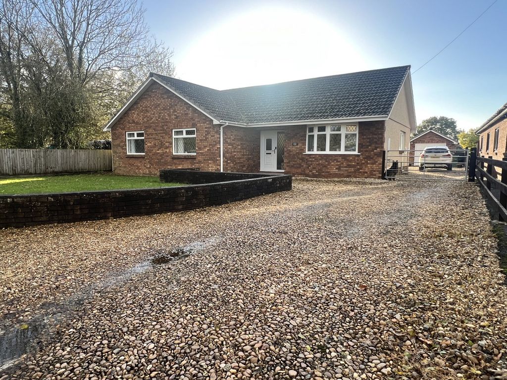 3 bed detached bungalow for sale in Heol Amman, Glanamman, Ammanford