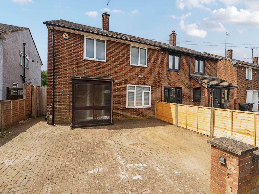 3 bed semidetached house for sale in Mountview Avenue, Dunstable, Bedfordshire LU5, £325,000