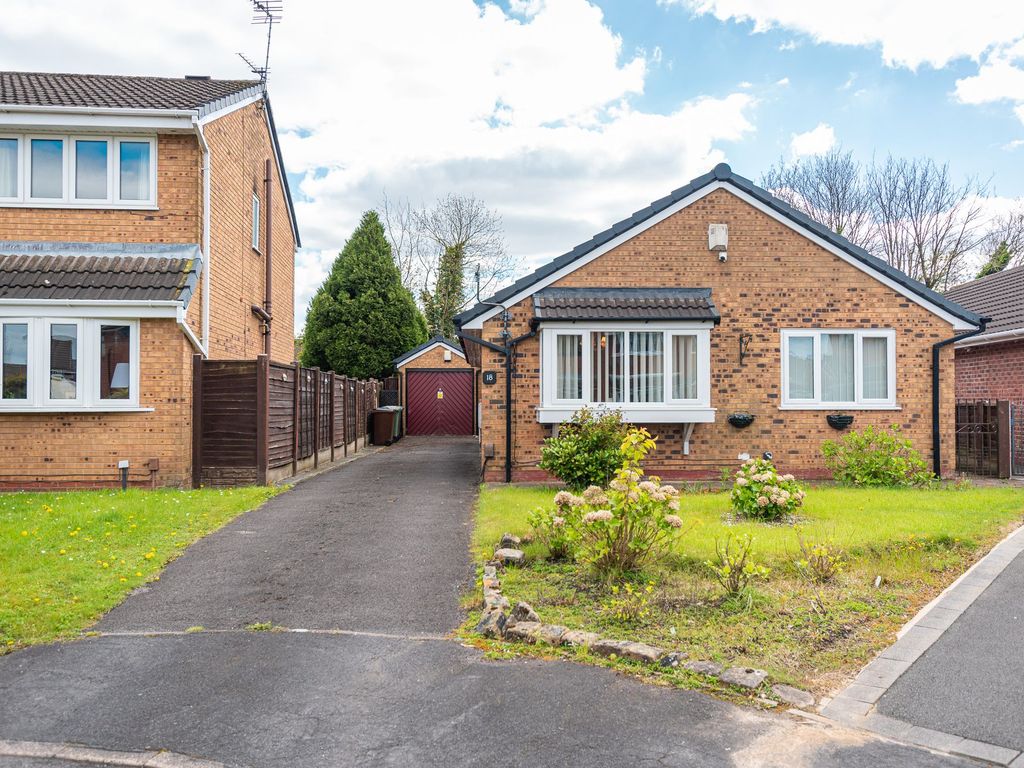 3 bed detached bungalow for sale in Beaumaris Close, Leigh WN7, £