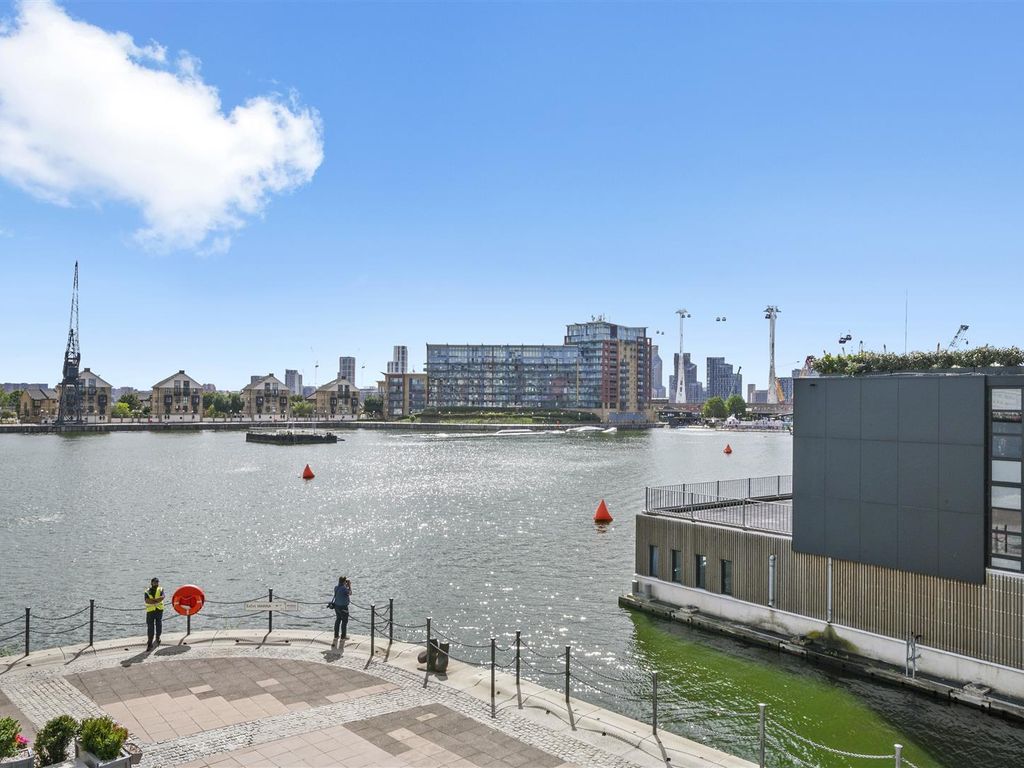2 bed flat for sale in Western Gateway, London E16, £520,000 Zoopla
