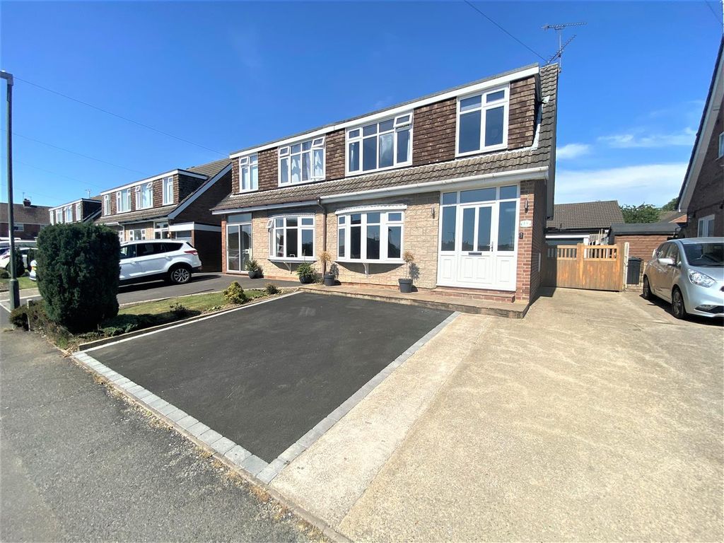 3 bed semidetached house for sale in Kenilworth Road, Ripley DE5, £